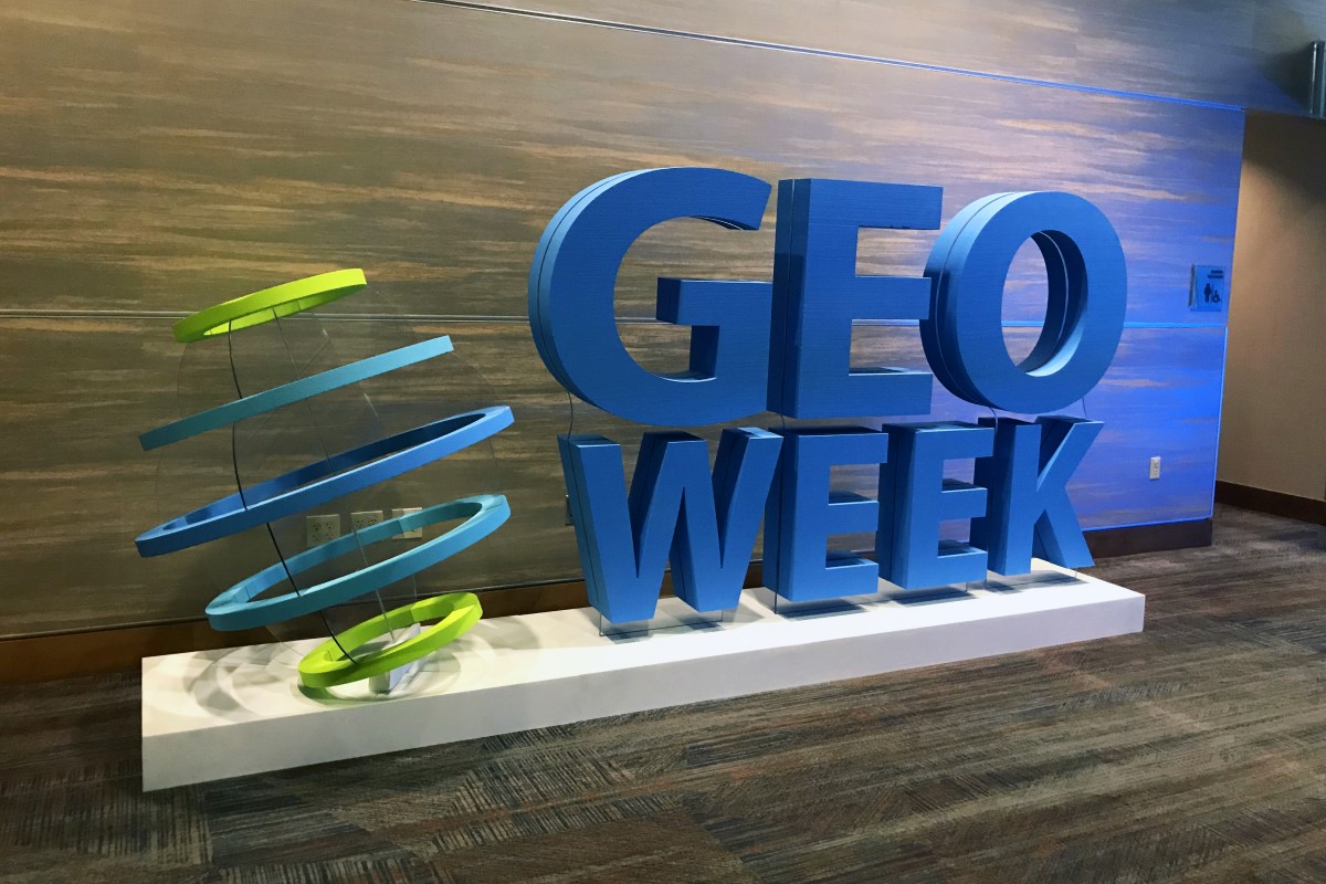 3D Logo Geo Week
