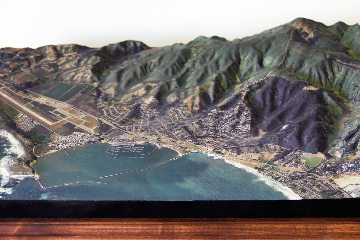 Topographical model of mountains and harbor
