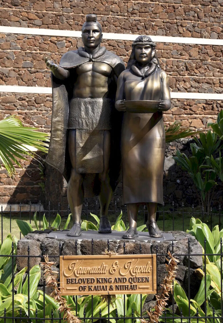 King Ali‘i ‘Aimoku Kaumuali’i and Queen Deborah Kapule Kekaihaʻakūlou 3D Printed statue