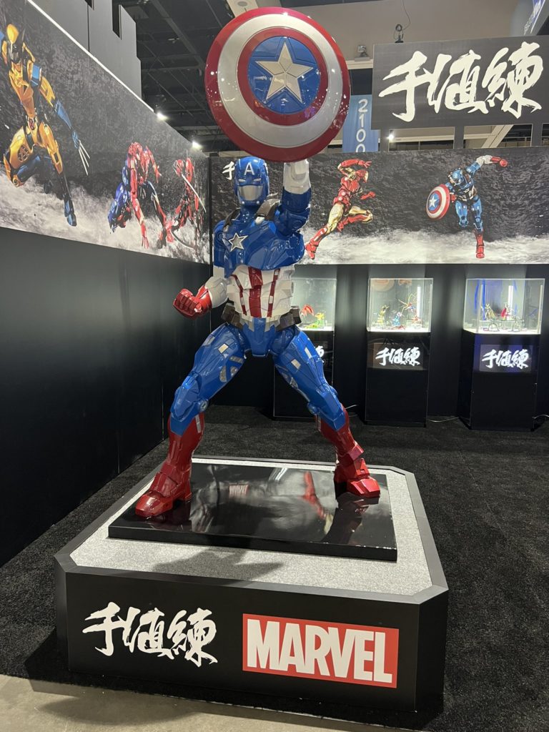 Sen-ti-nel Captain America [Marvel] Fighting Armor ComicCon Display