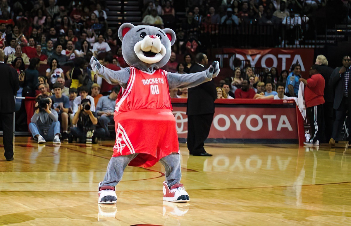 Mascots-Clutch the Bear