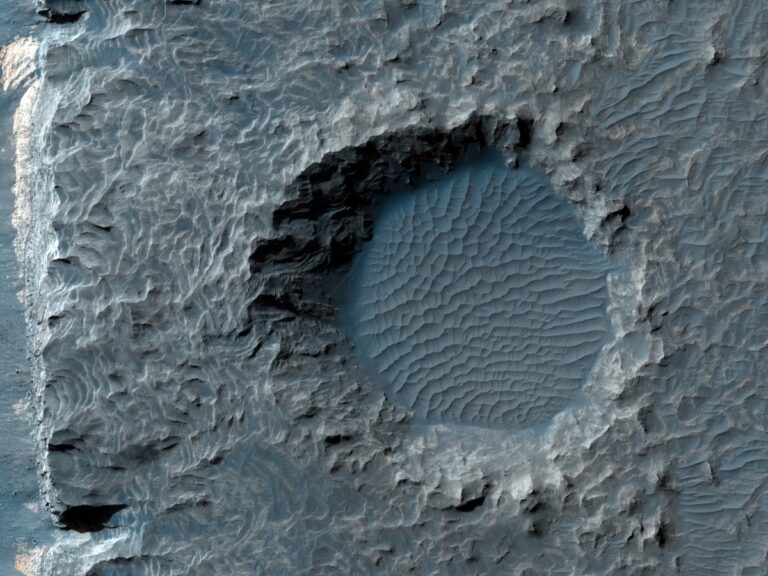 Exposed Light Material in Upland Region in Aureum Chaos