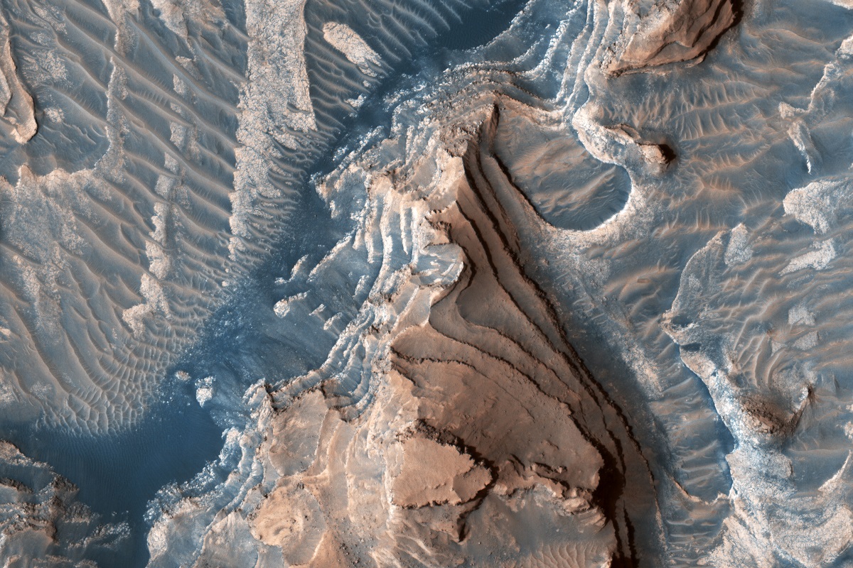 Layered Bedrock in Southwestern Arabia Terra