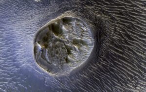 Mesa in Noctis Labyrinthus - HiRISE Image-ESP_012744_1725