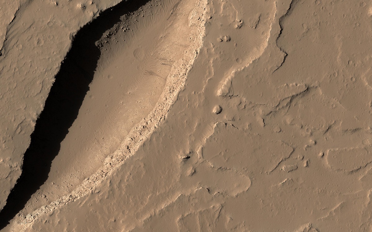 Olympus Mons Volcanic Fissure