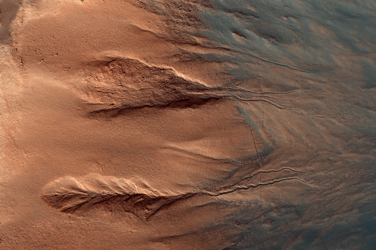 The Contrasting Colors of Crater Dunes and Gullies