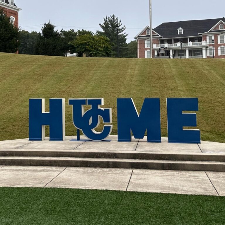 Cumberlands university school campus metal letters