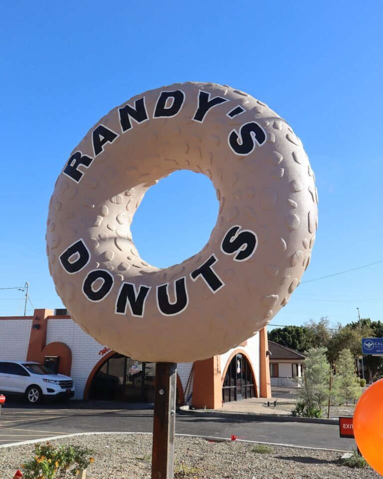 Randy's Donuts Giant Logo Outdoor Sign