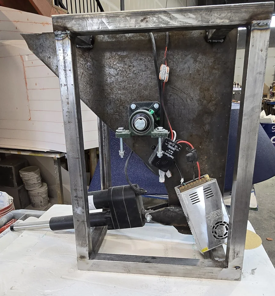 Motorized jaw mechanism installed inside the giant nutcracker head