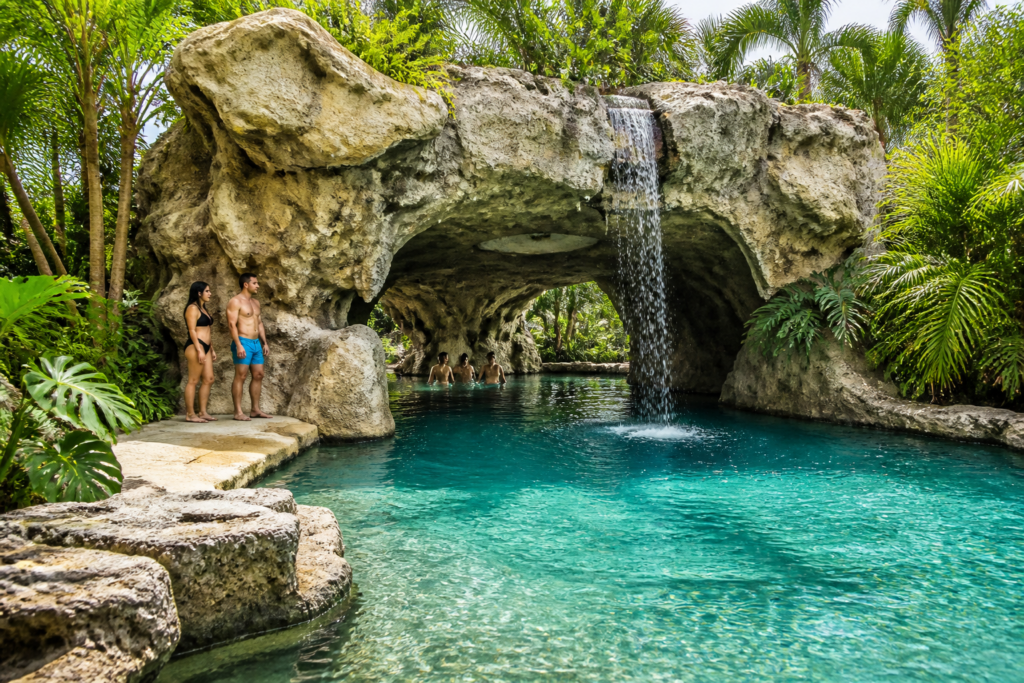 MPG-215 — Tropical Cave Grotto