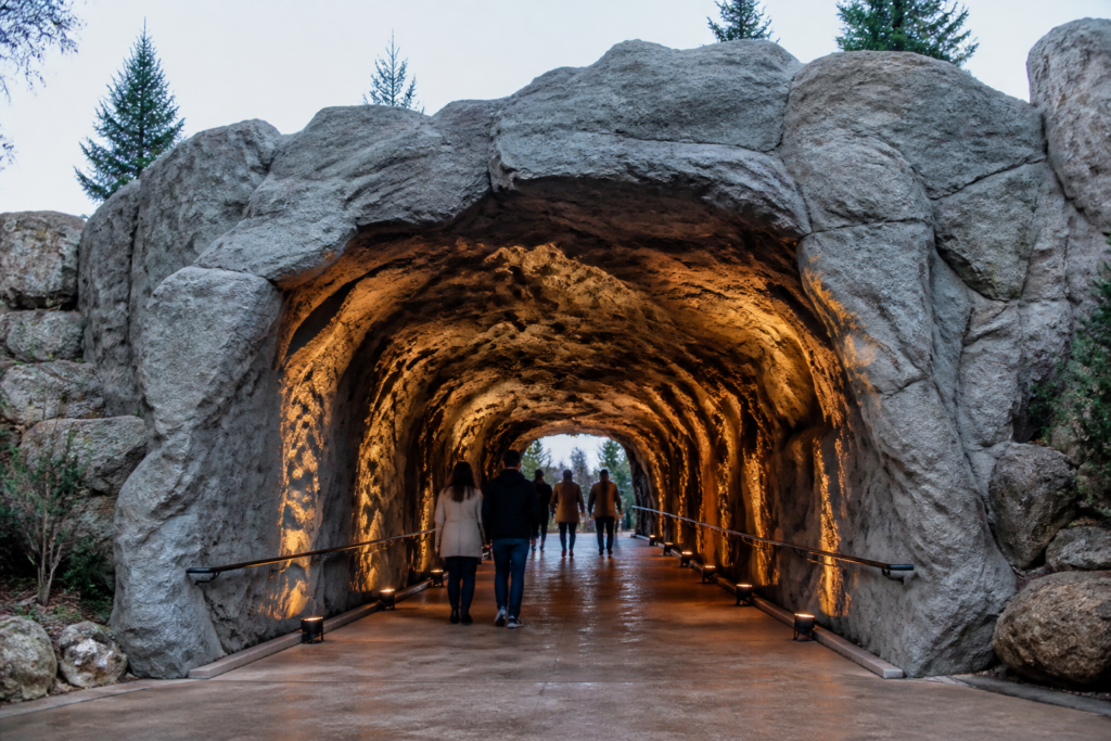 RPA-807 — Walk-Through Cave Portal